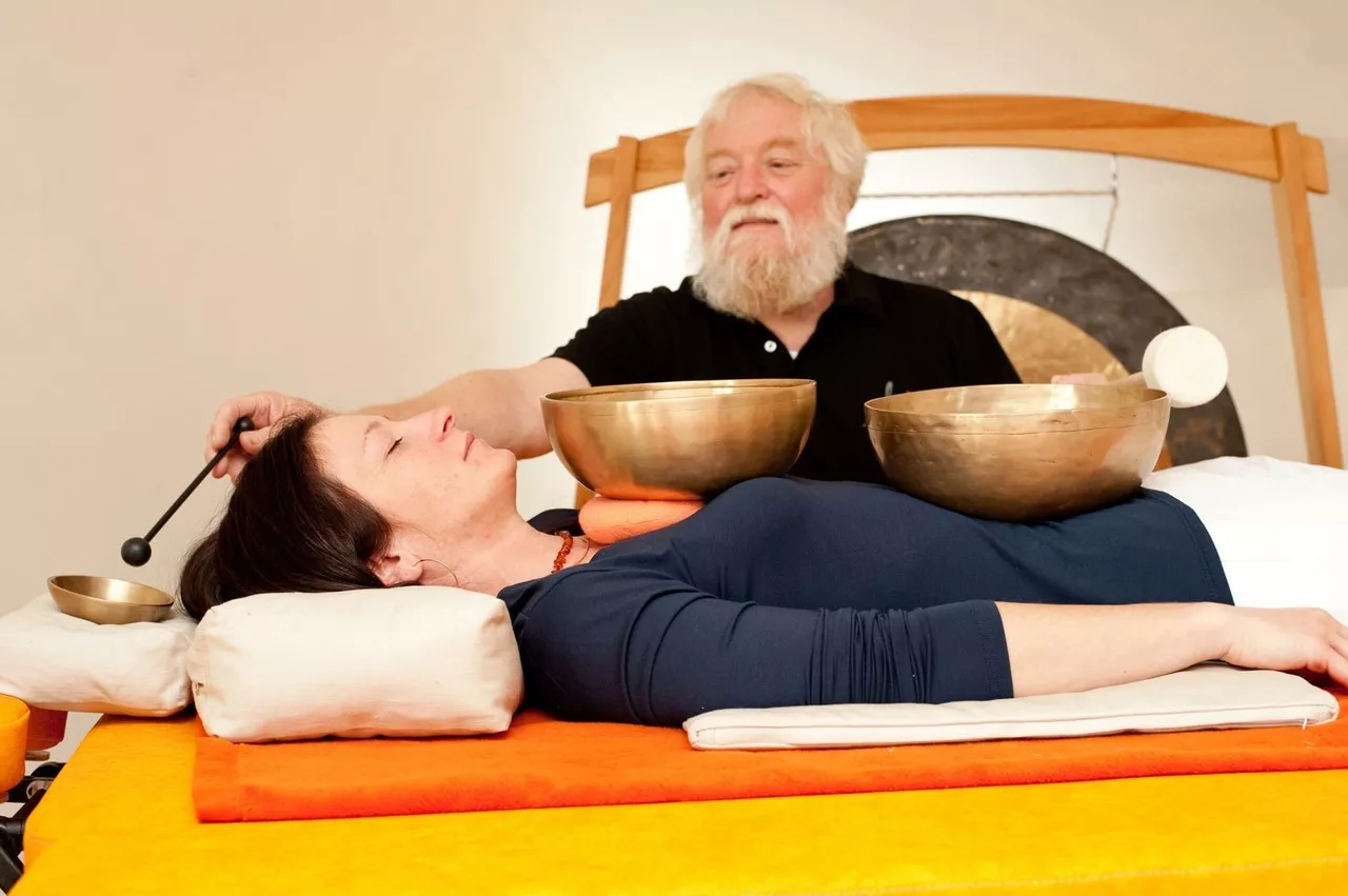 Peter Hess demonstrating a Sound Massage